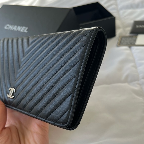 SOLD Chanel Black Chevron Calf Bifold - Picture 5 of 11